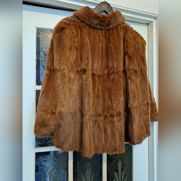 Gorgeous real fur poncho cape, brown muskrat - Picture 7 of 16